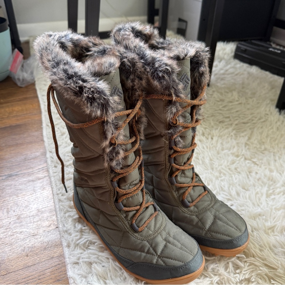 Columbia Women's Minx Mid III, 7.5 Wide